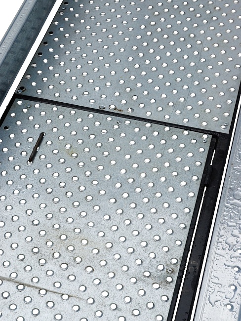 Настил перфорированный оцинкованный с люком и лестницей для строительных лесов 0,63х2,0 м фото 4